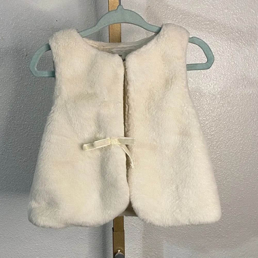 OshKosh B’gosh- Girls Cream Faux Fur Vest- 2T